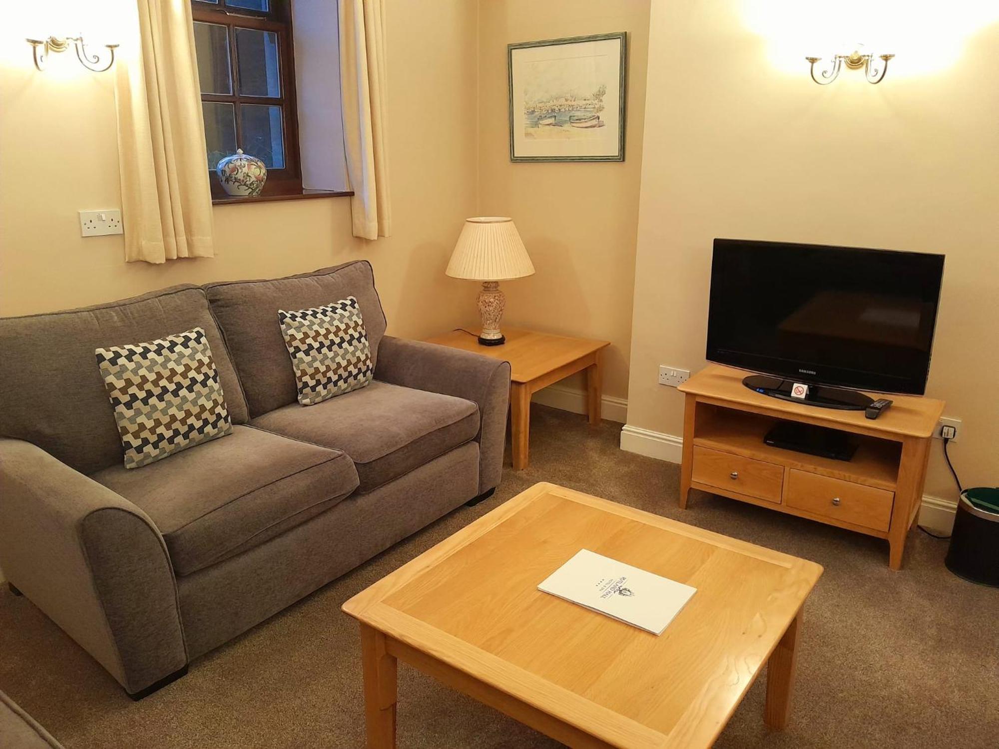 Rutland Hall Lakeside Lodge *